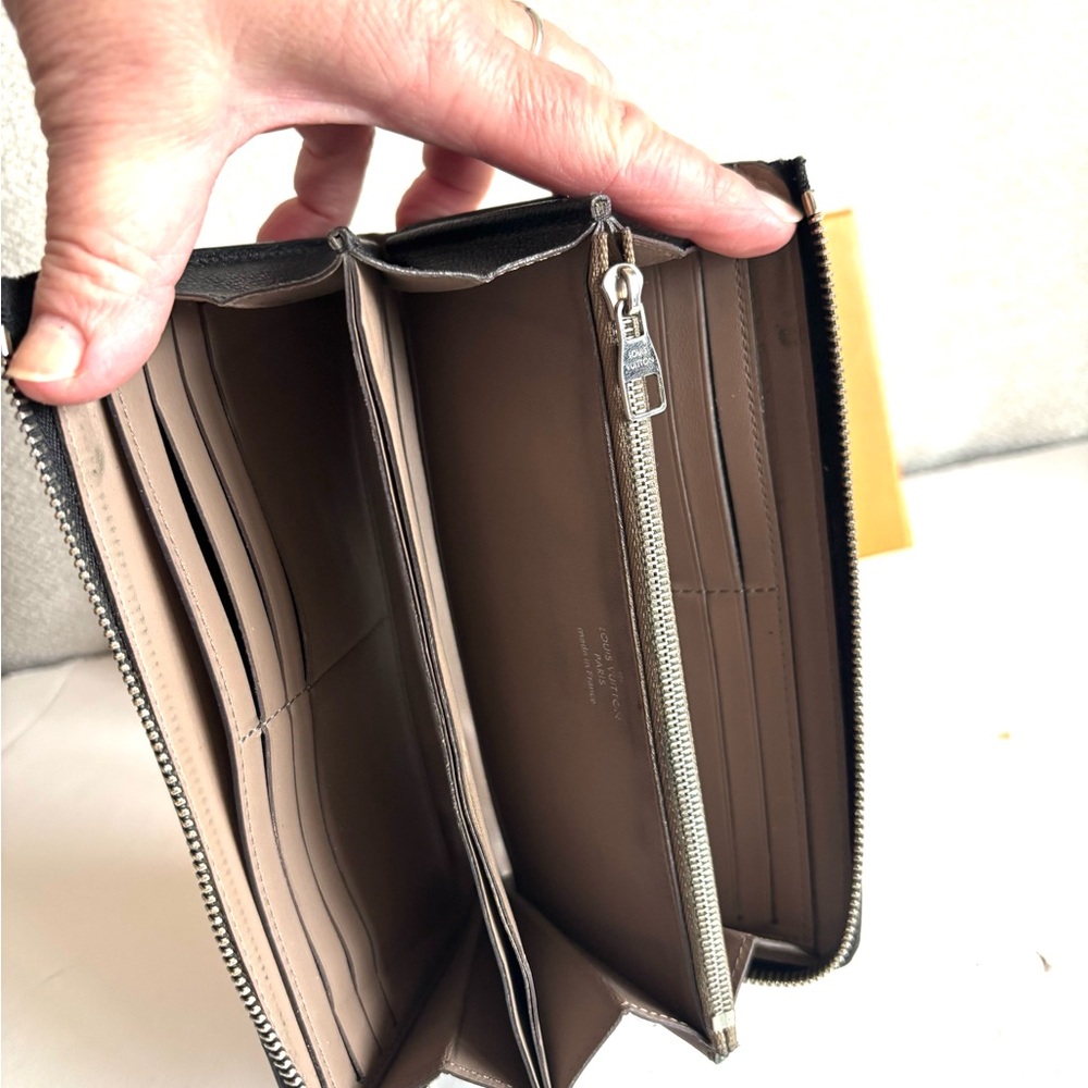 Authentic Louis Vuitton Portefeuille comet long wallet black - Picture 10 of 15